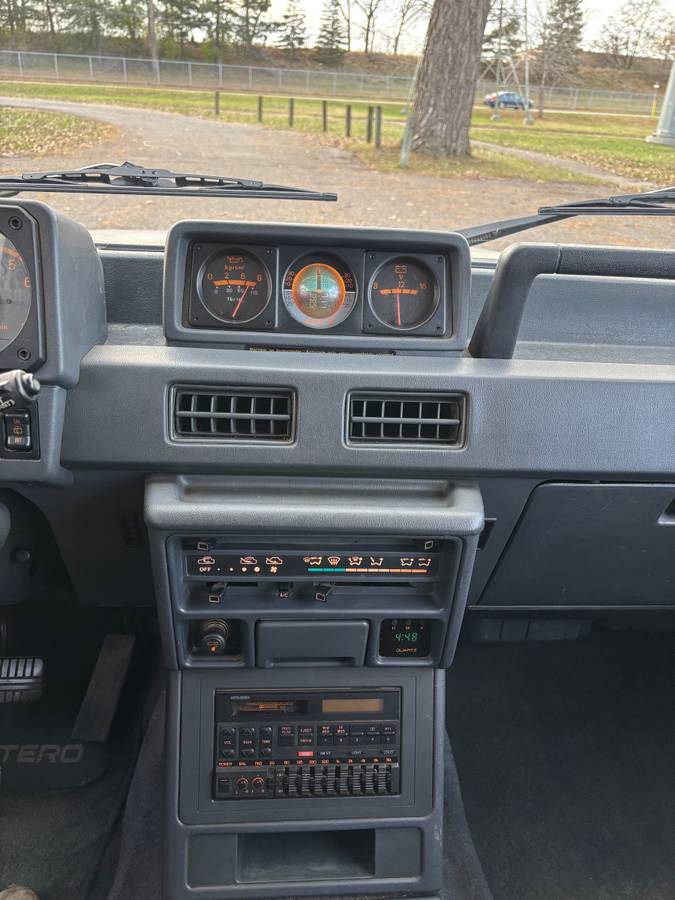 Mitsubishi-montero-1989-8