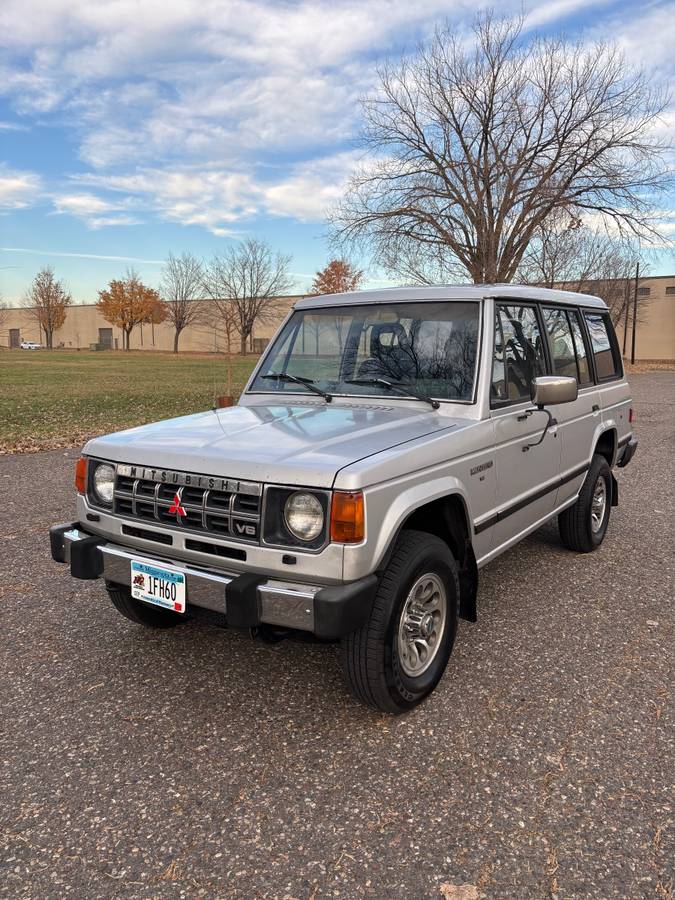 Mitsubishi-montero-1989