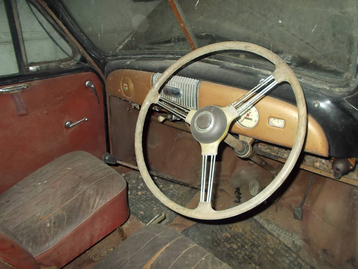 Morris-minor-saloon-coupe-1954-black-2