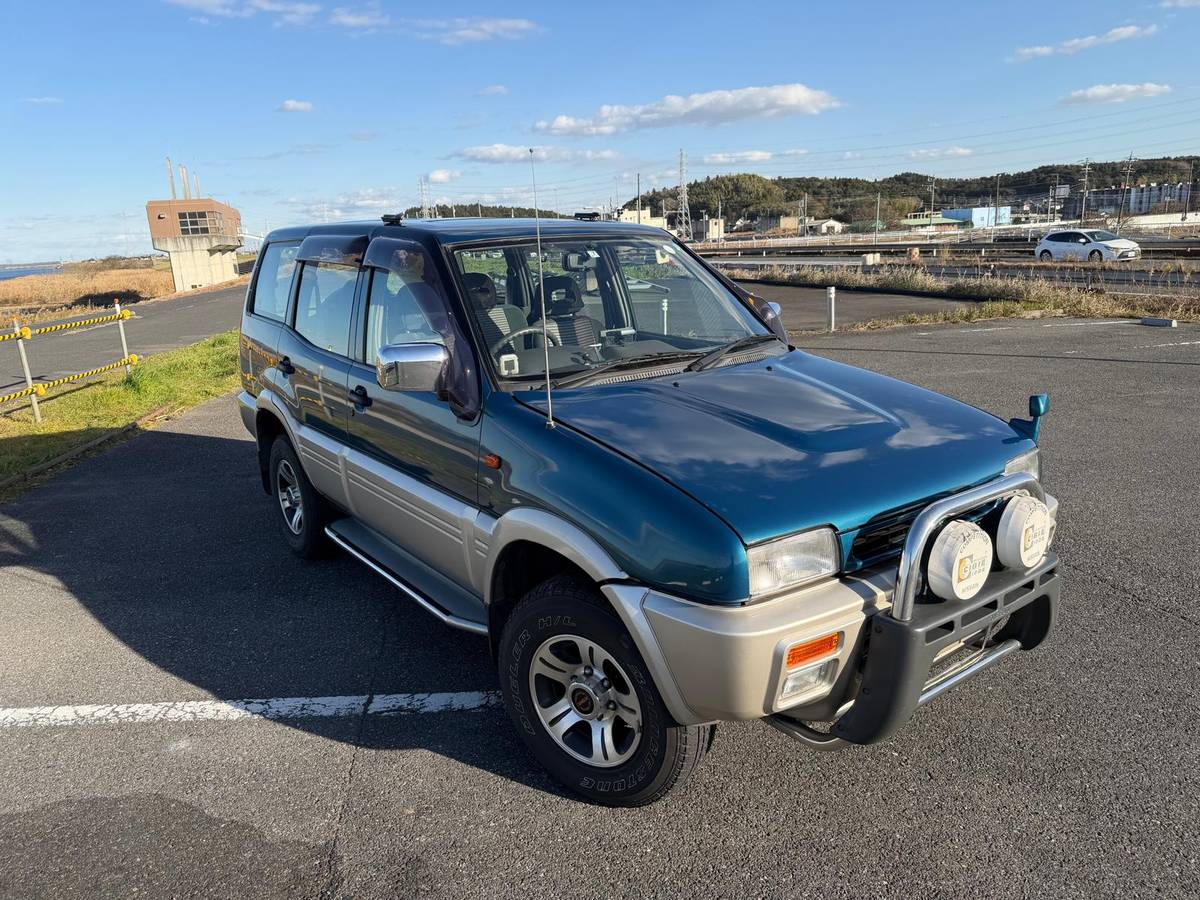 Nissam-mistral-diesel-1995-green-1