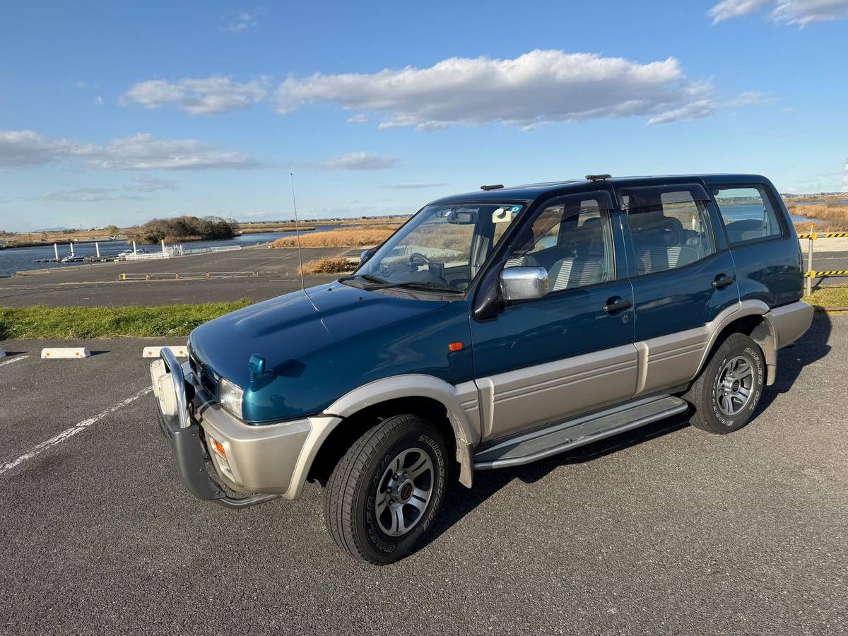 Nissam-mistral-diesel-1995-green-2