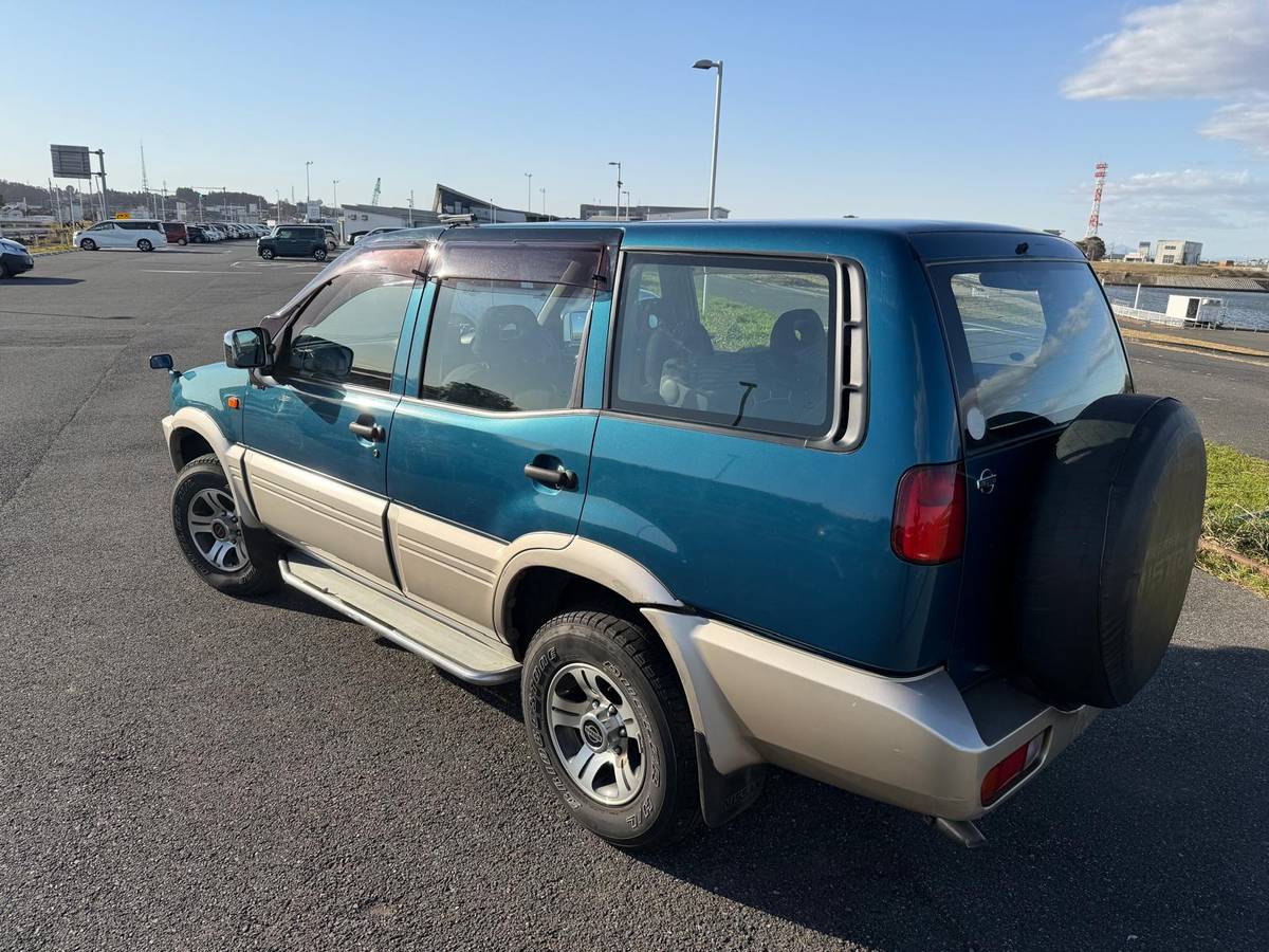 Nissam-mistral-diesel-1995-green-3