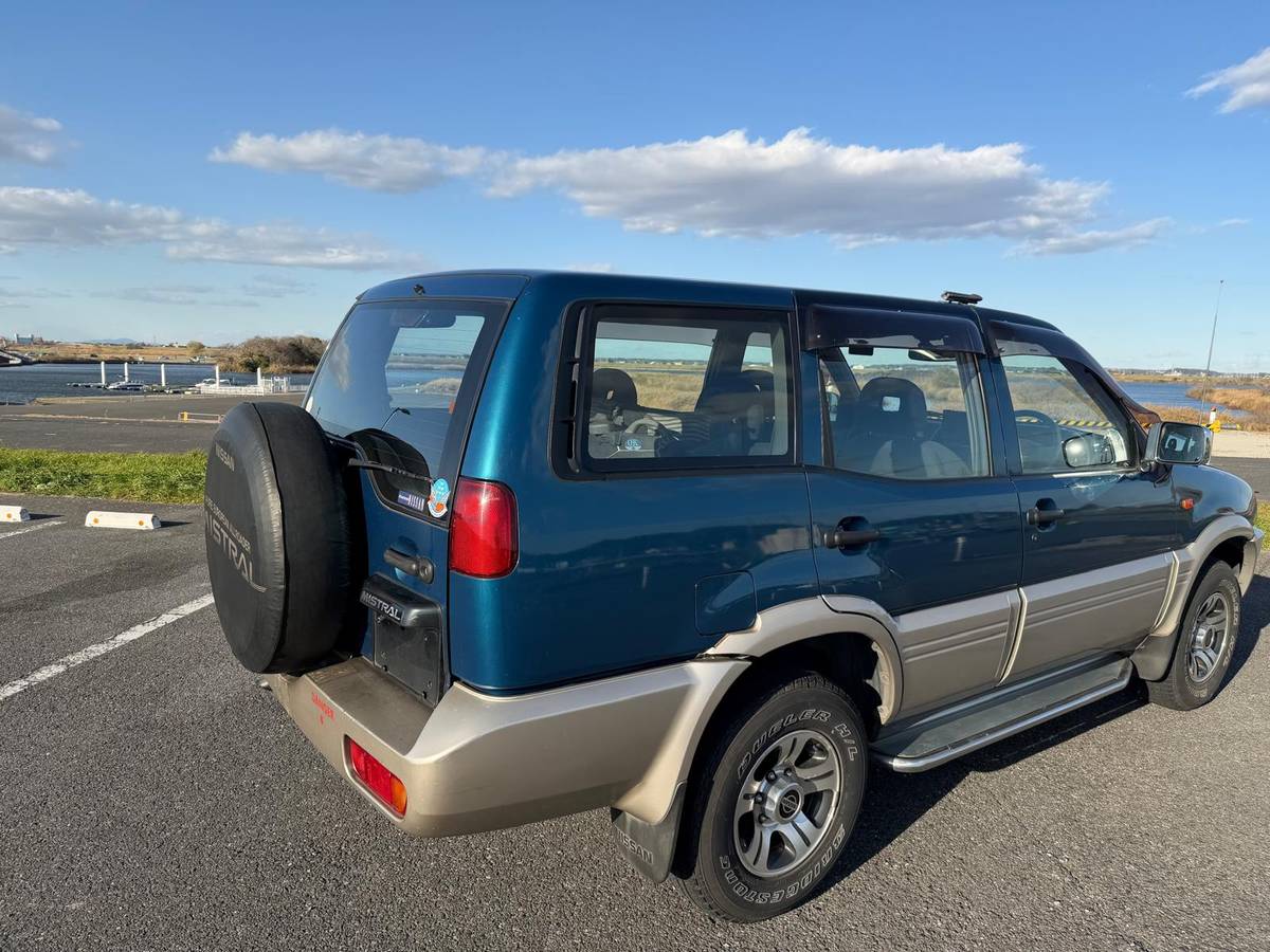 Nissam-mistral-diesel-1995-green-4