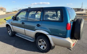 Nissam-mistral-diesel-1995-green-5