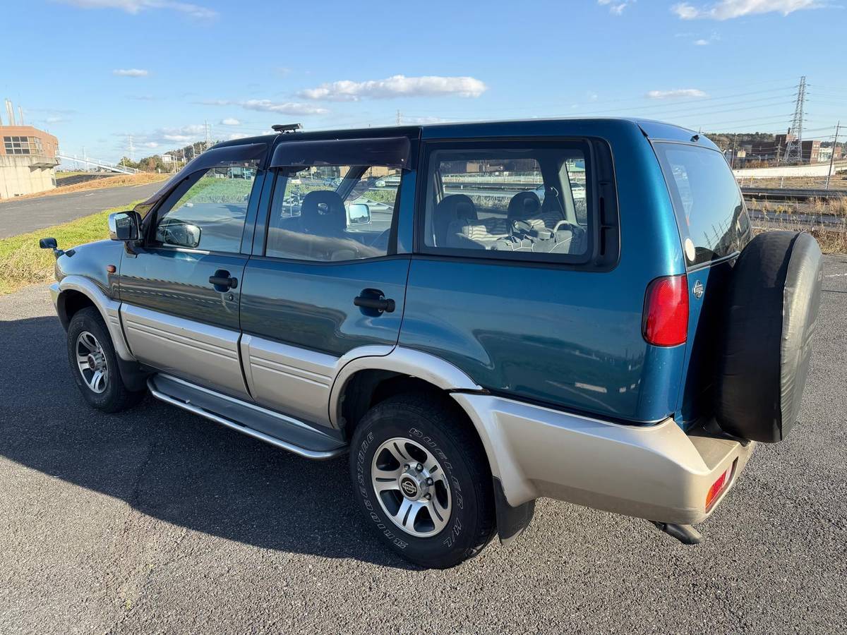 Nissam-mistral-diesel-1995-green-5