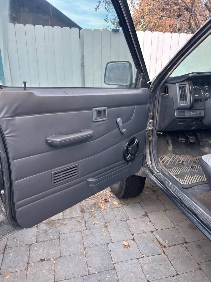 Nissan-1993-black-10