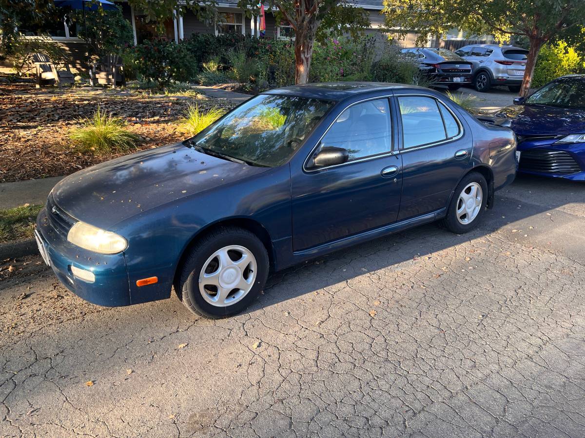 Nissan-altima-1995-blue-1