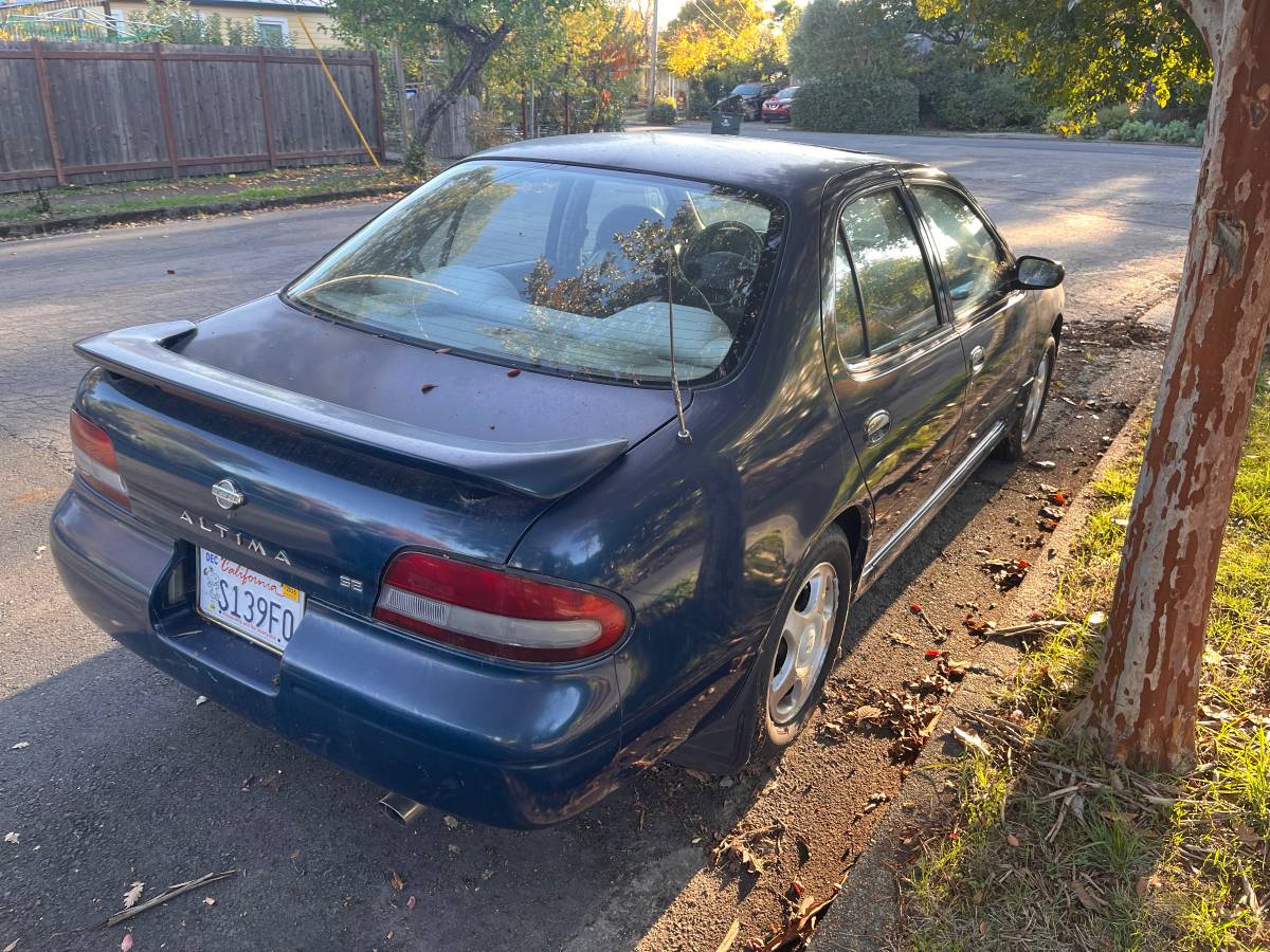 Nissan-altima-1995-blue-2