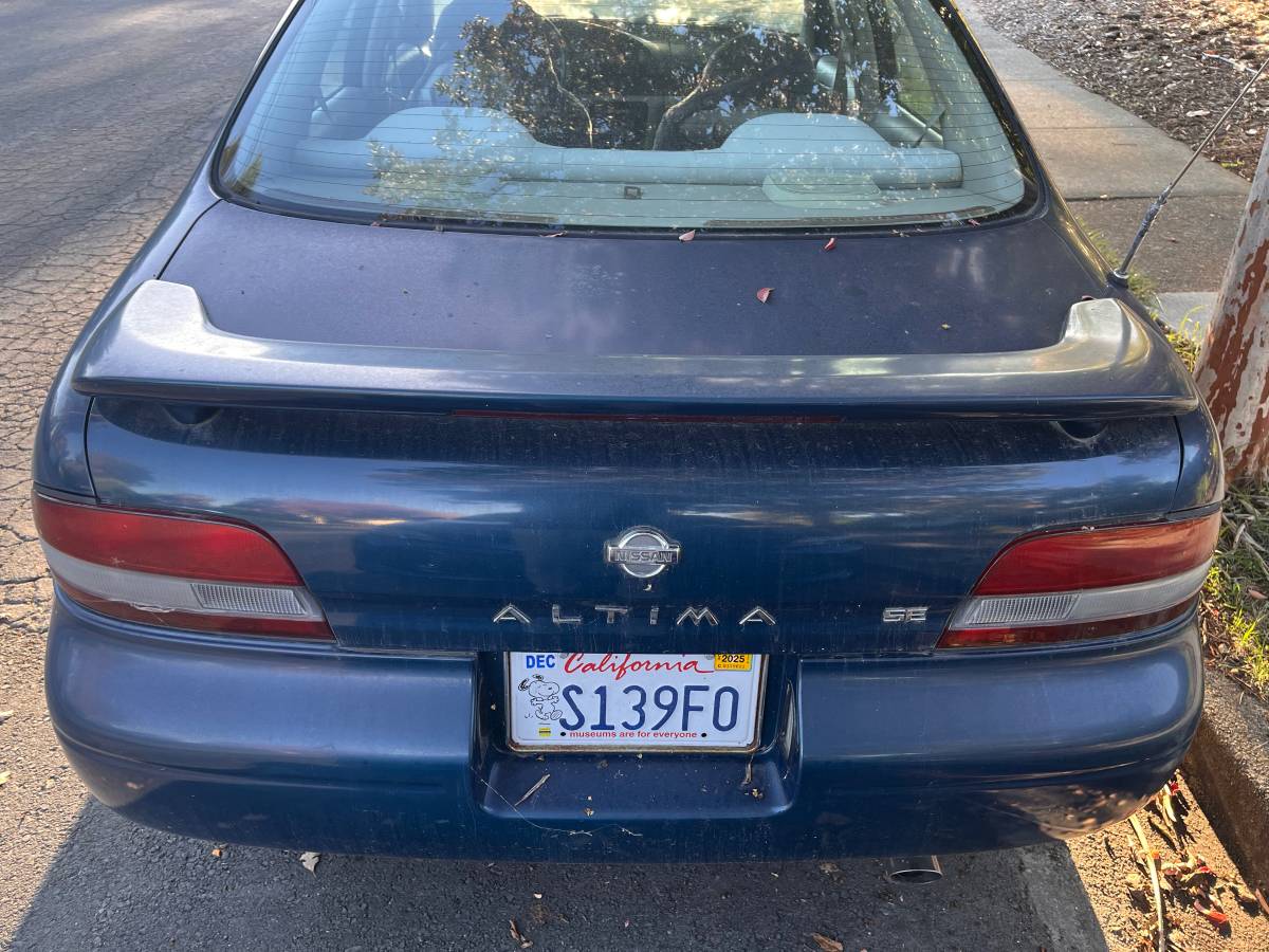 Nissan-altima-1995-blue-3