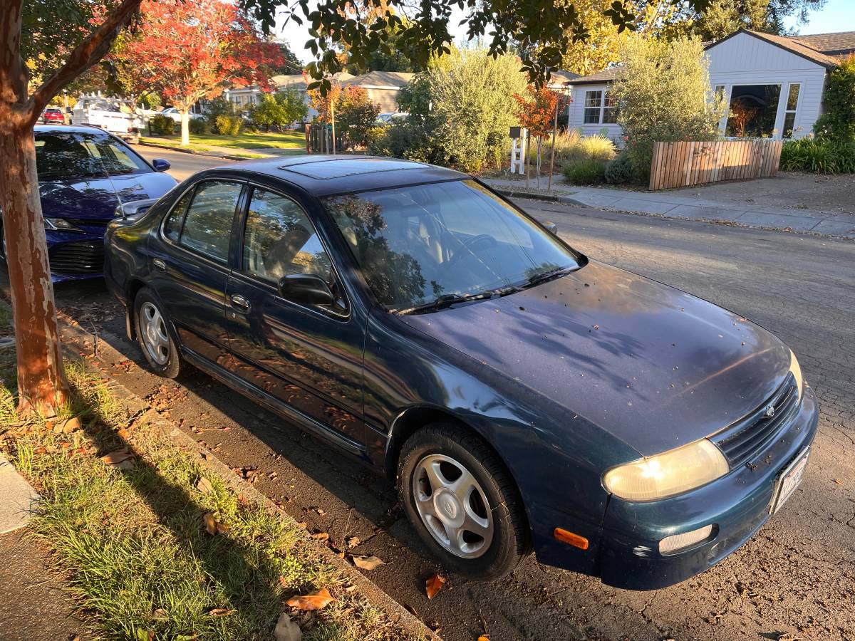 Nissan-altima-1995-blue