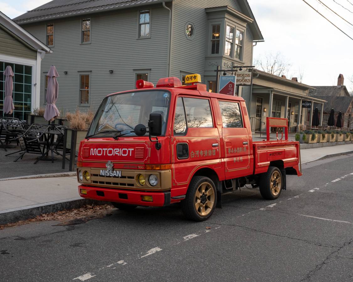 Nissan-atlas-1991-red-1