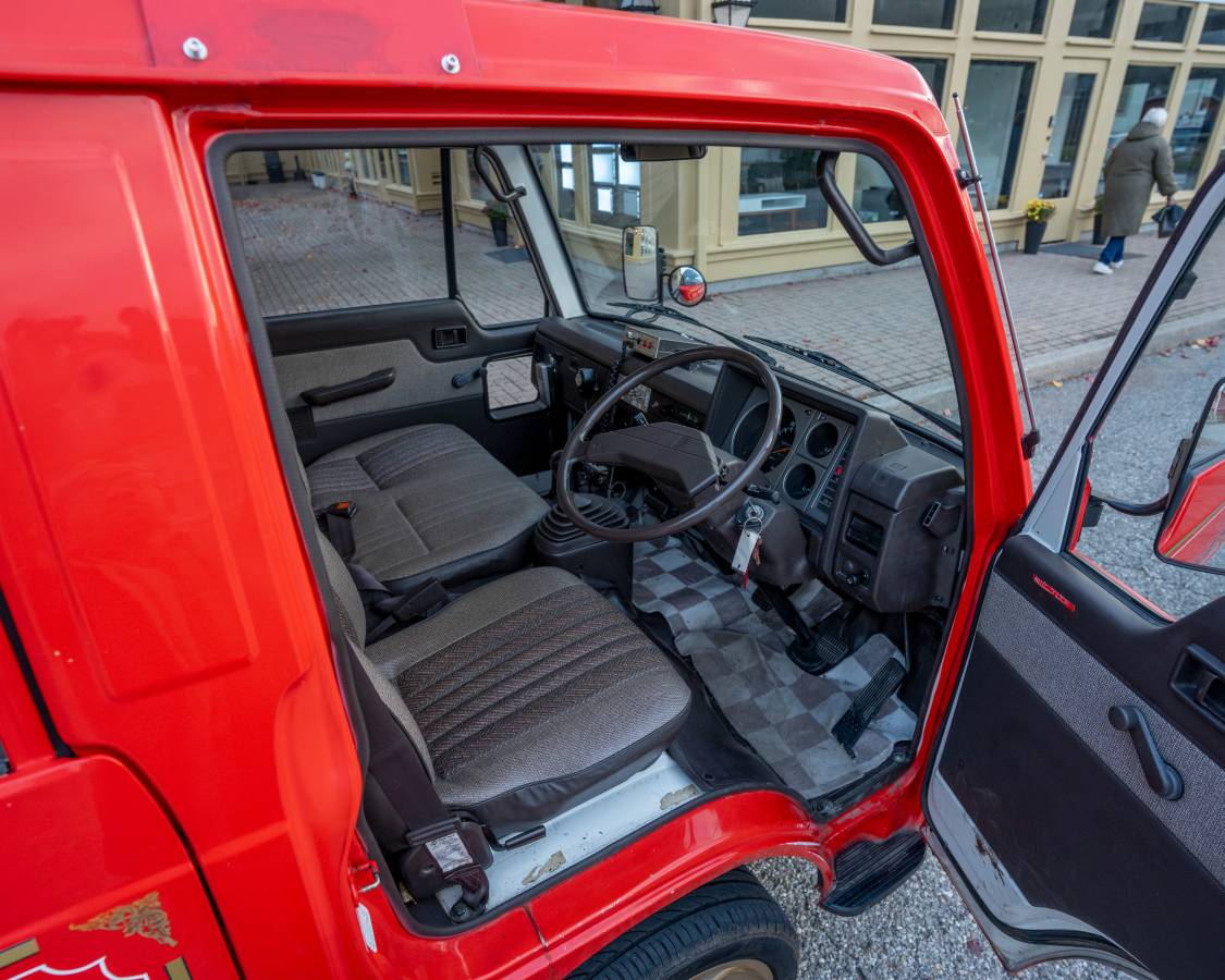 Nissan-atlas-1991-red-10