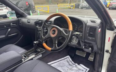 Nissan-cedric-rhd-1992-11