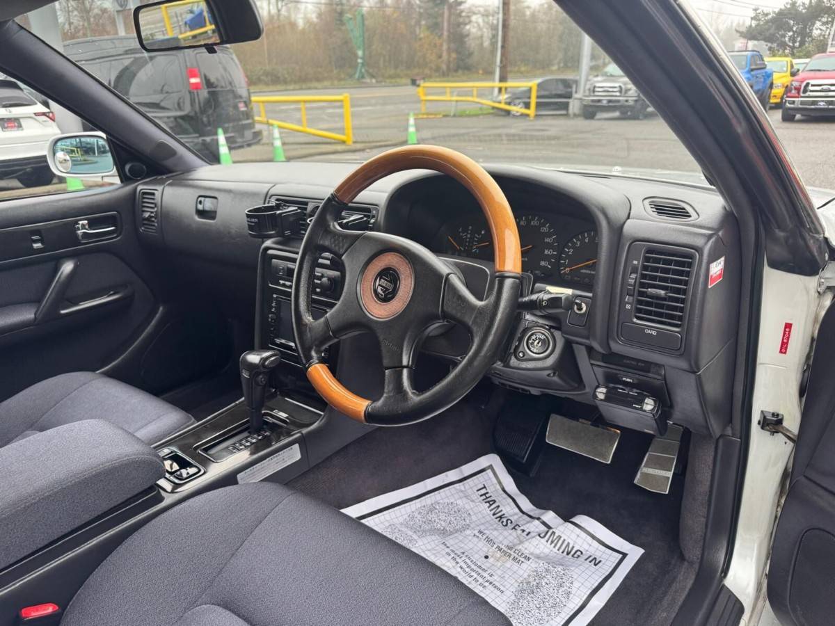 Nissan-cedric-rhd-1992-11