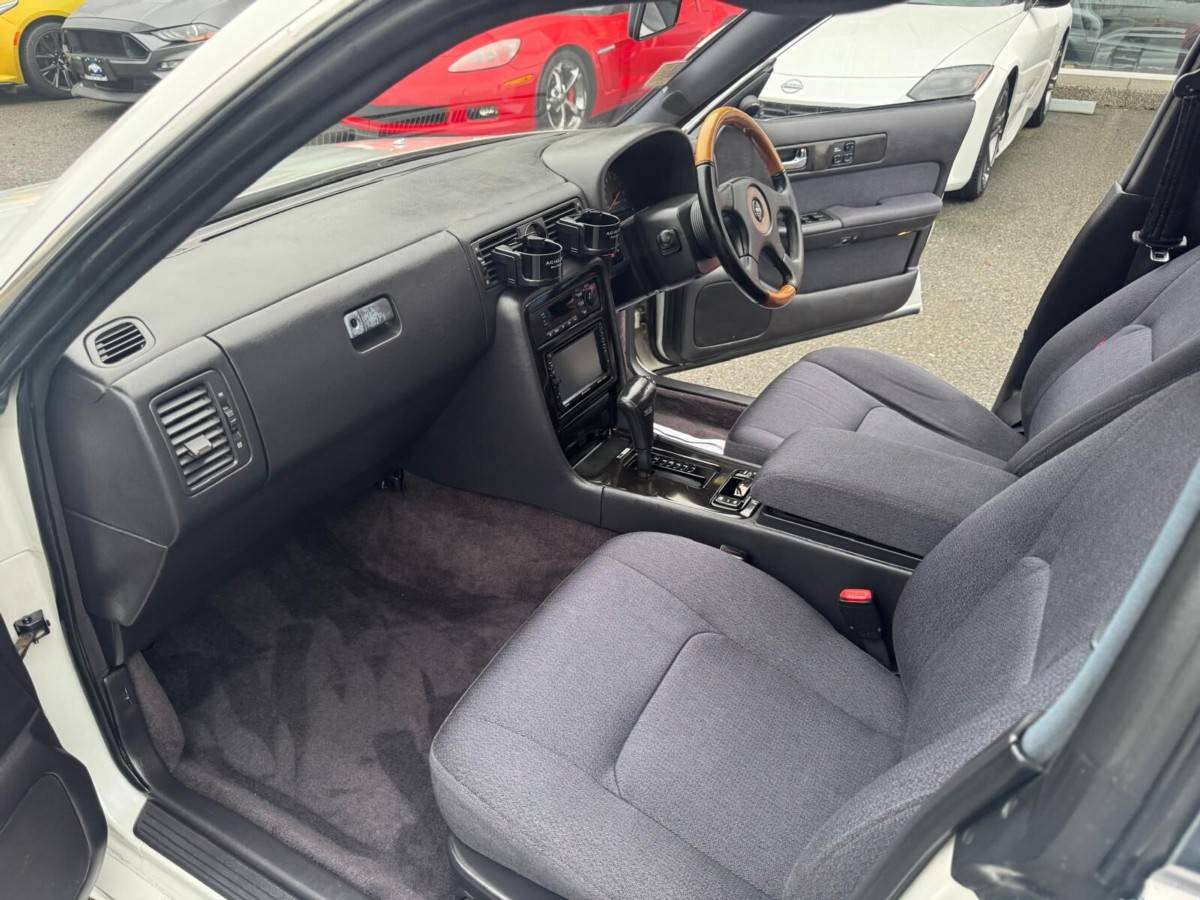 Nissan-cedric-rhd-1992-14