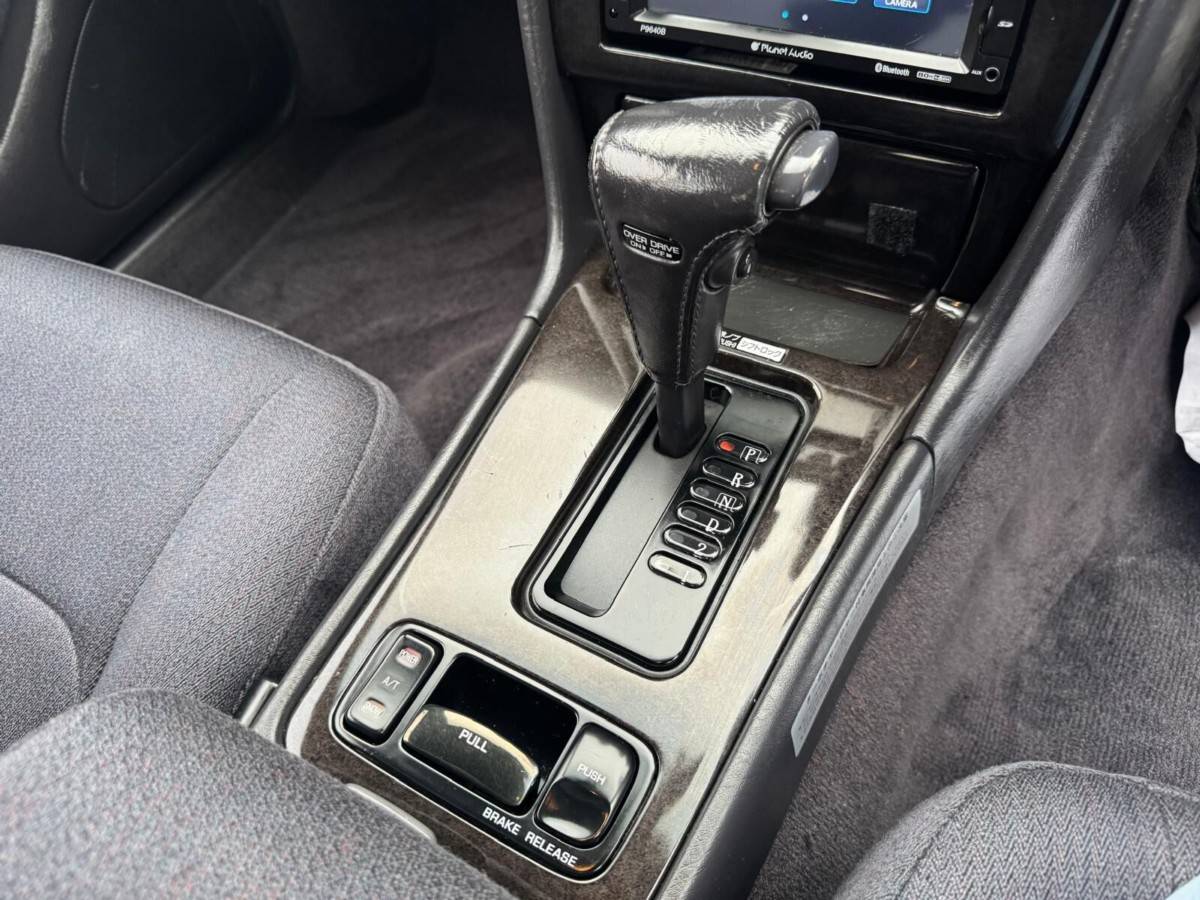 Nissan-cedric-rhd-1992-17