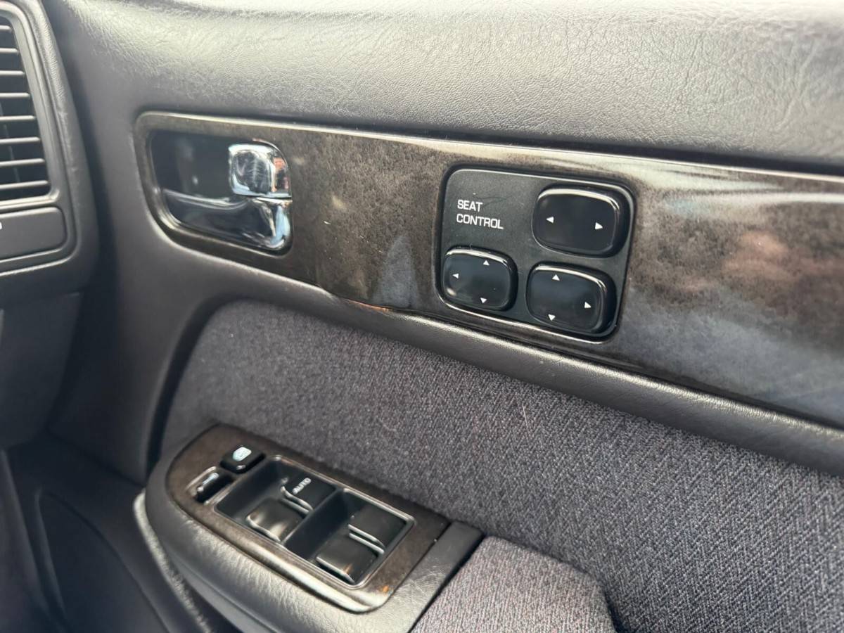 Nissan-cedric-rhd-1992-19