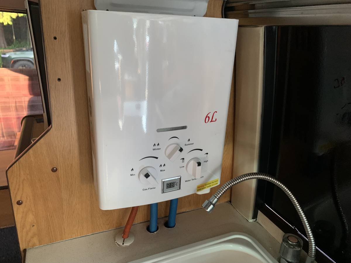 Nissan-civilian-diesel-1992-red-10