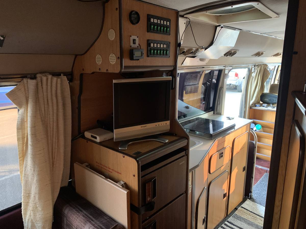 Nissan-civilian-diesel-1992-red-6