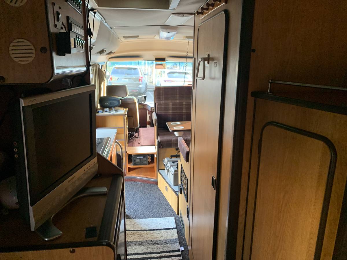 Nissan-civilian-diesel-1992-red-7