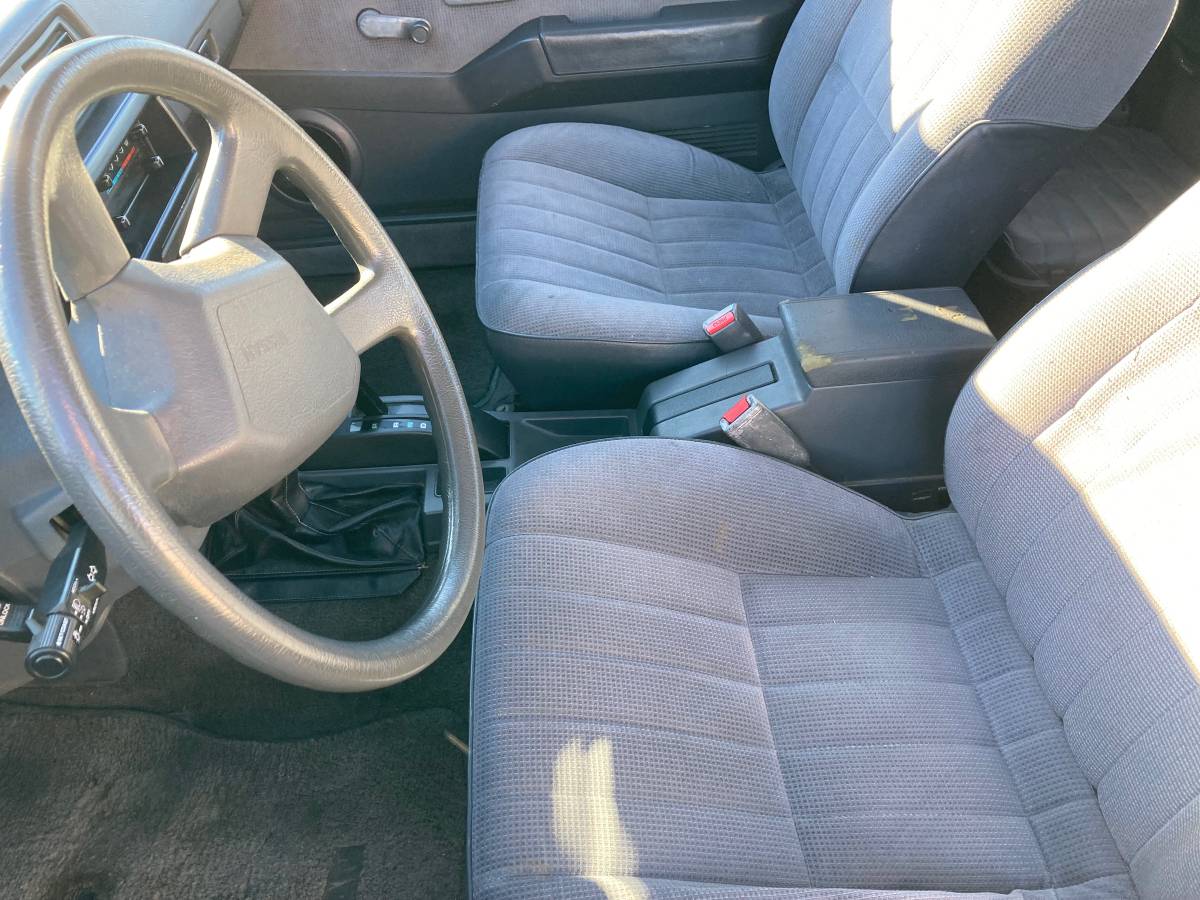 Nissan-d21-1993-black-3