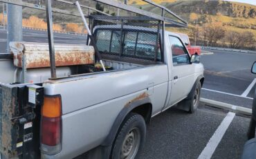 Nissan-d21-hardbody-1988-grey-1