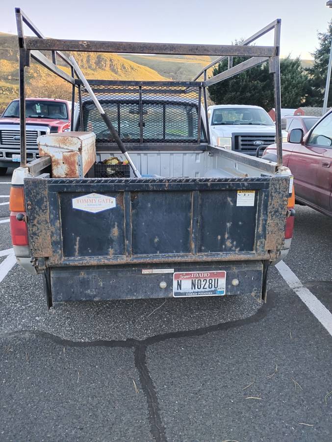 Nissan-d21-hardbody-1988-grey-2