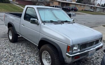 Nissan-d21-hardbody-1996-grey-1