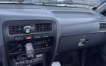 Nissan-d21-hardbody-1996-grey-11