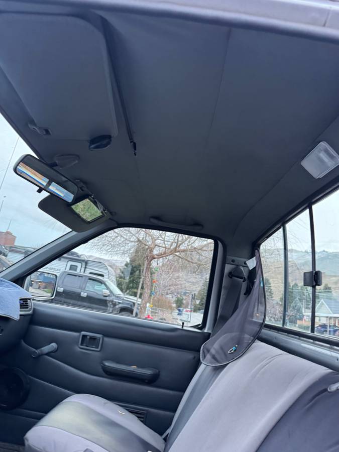 Nissan-d21-hardbody-1996-grey-12