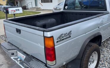 Nissan-d21-hardbody-1996-grey-2