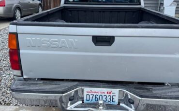 Nissan-d21-hardbody-1996-grey-3