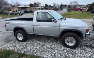 Nissan-d21-hardbody-1996-grey