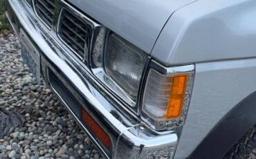 Nissan-d21-hardbody-1996-grey-4