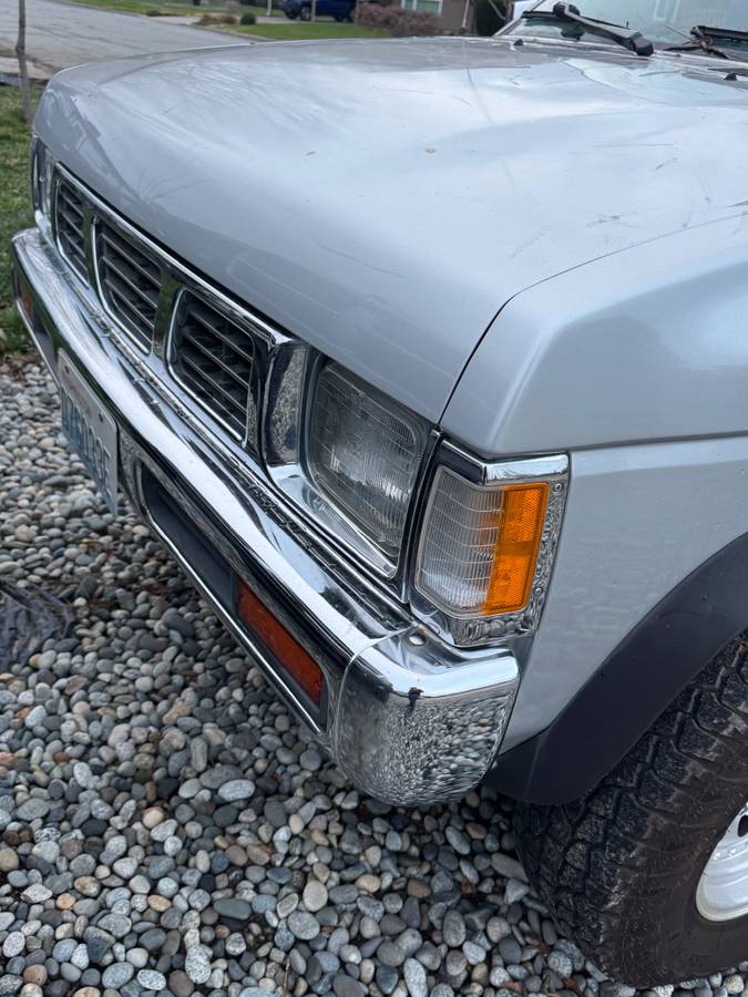 Nissan-d21-hardbody-1996-grey-4