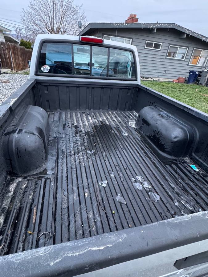 Nissan-d21-hardbody-1996-grey-5