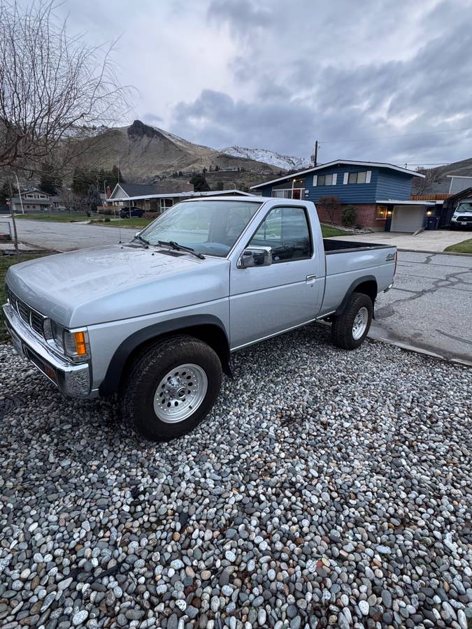 Nissan-d21-hardbody-1996-grey-6