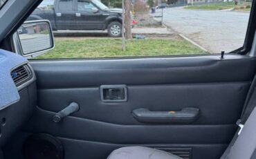 Nissan-d21-hardbody-1996-grey-8