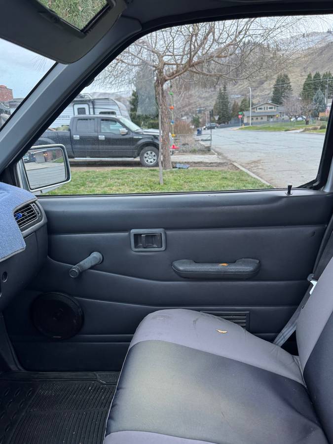 Nissan-d21-hardbody-1996-grey-8