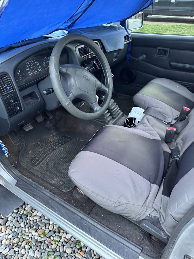 Nissan-d21-hardbody-1996-grey-9