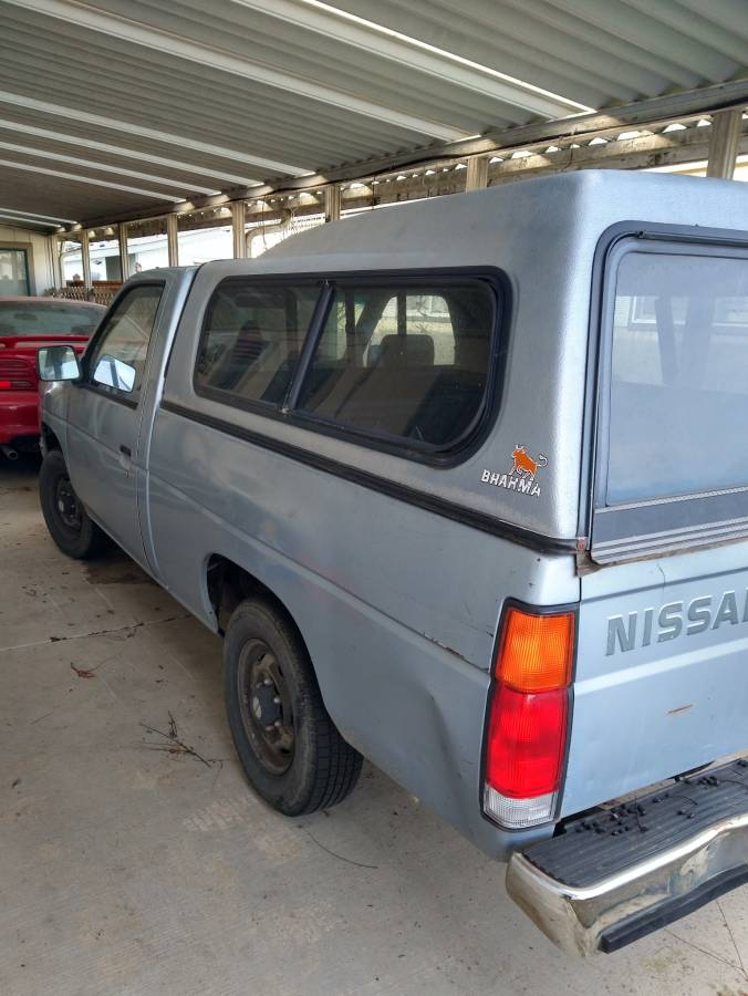 Nissan-d21-pickup-1987-grey-1