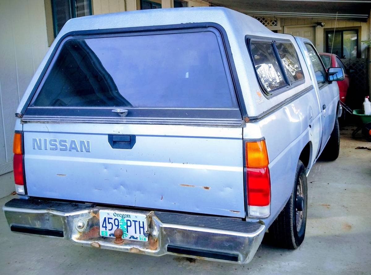 Nissan-d21-pickup-1987-grey-2