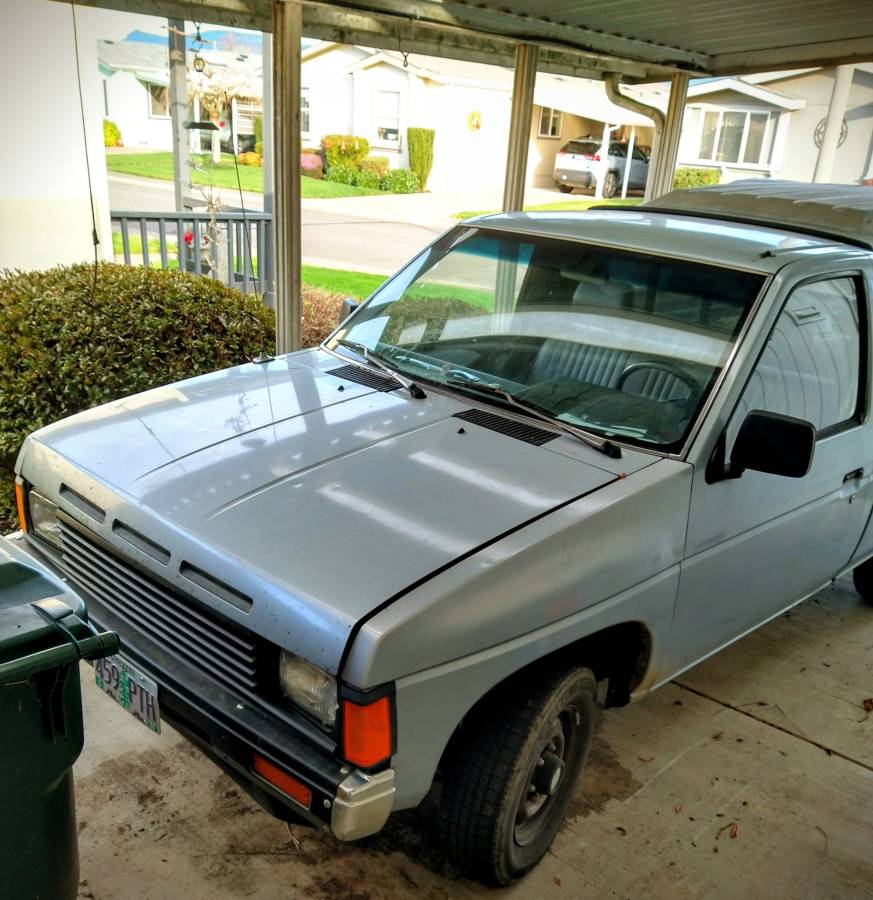Nissan-d21-pickup-1987-grey-3