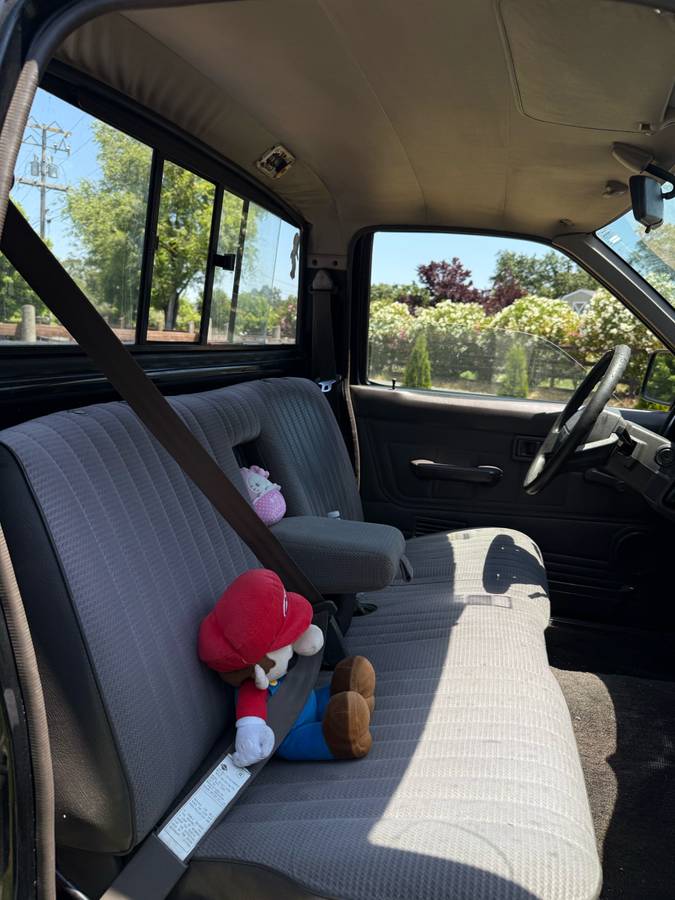 Nissan-frontier-1990-black-2