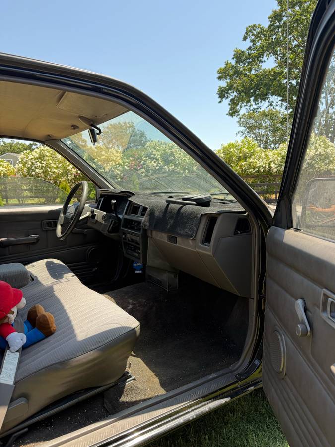 Nissan-frontier-1990-black-3
