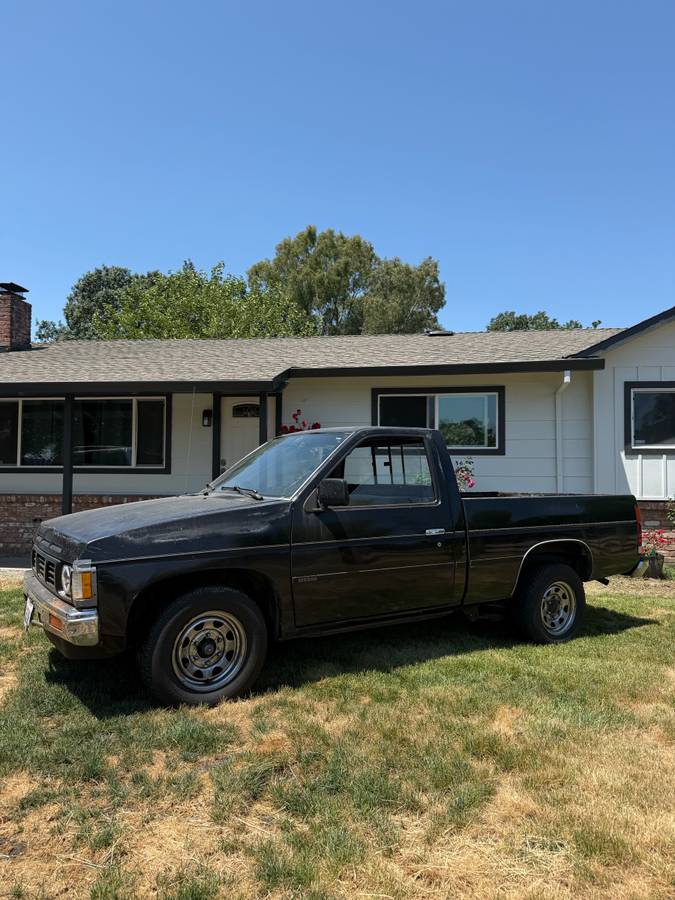 Nissan-frontier-1990-black-4