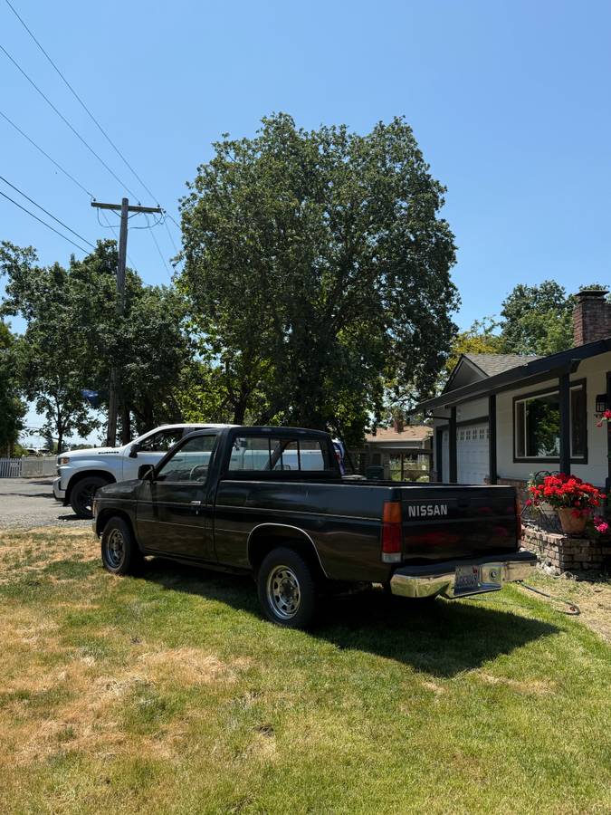 Nissan-frontier-1990-black-5