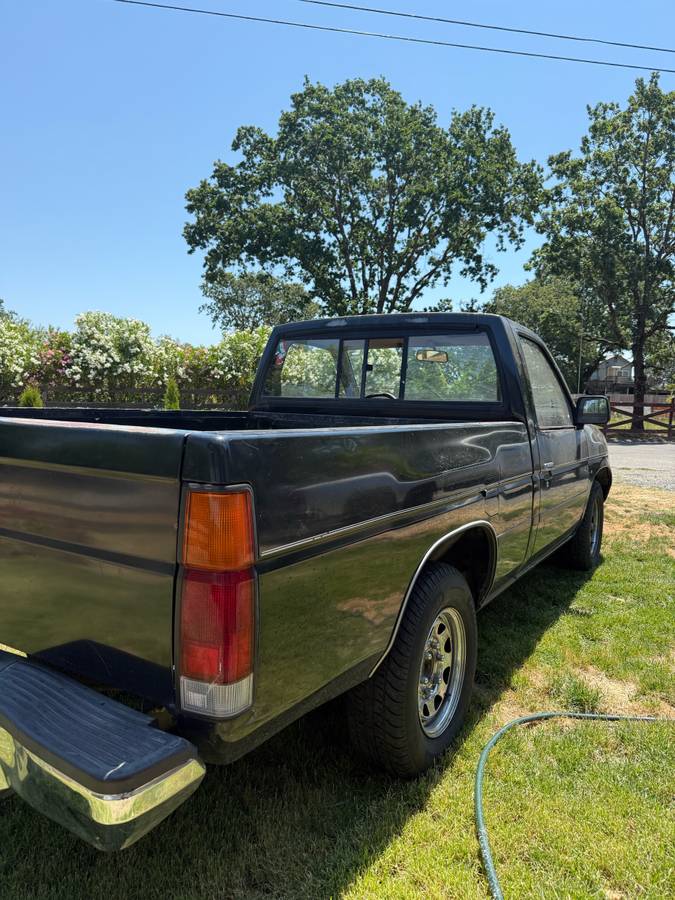 Nissan-frontier-1990-black-7