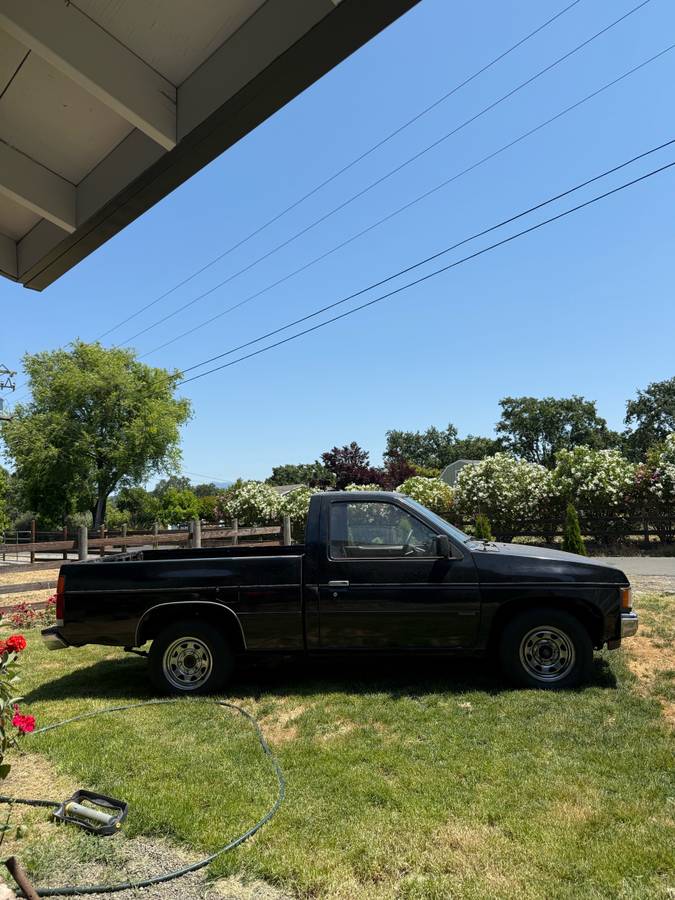 Nissan-frontier-1990-black-8