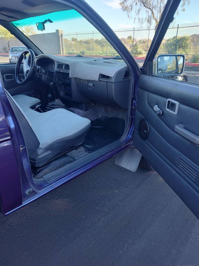 Nissan-hardbody-1995-purple-1